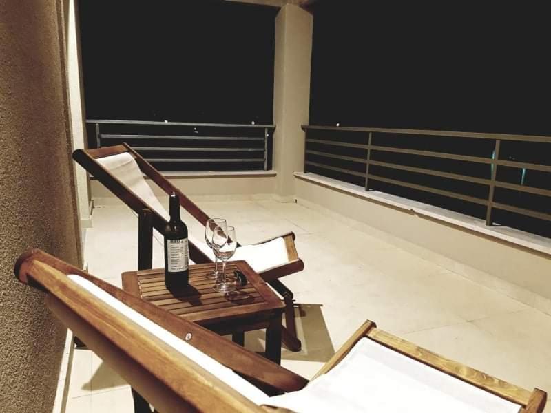 Wood Metal Glass كونتوكالي المظهر الخارجي الصورة